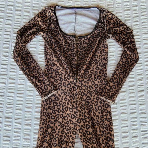Spirit Halloween Adult Cheetah Catsuit Costume - Picture 6 of 9